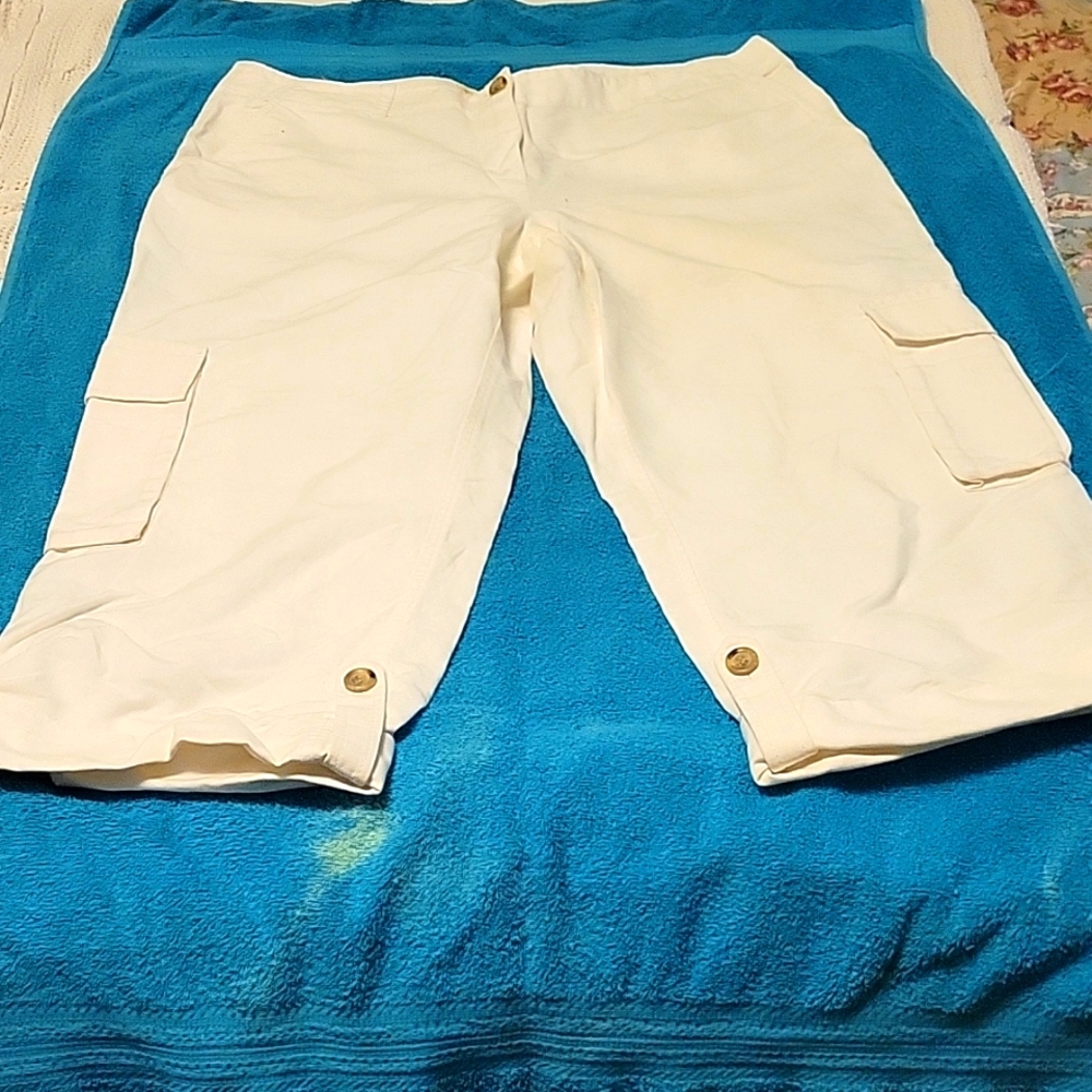 White cargo cropped Capri pants